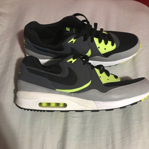 Nike Air Max Light Black/Volt - Picture 2 of 4